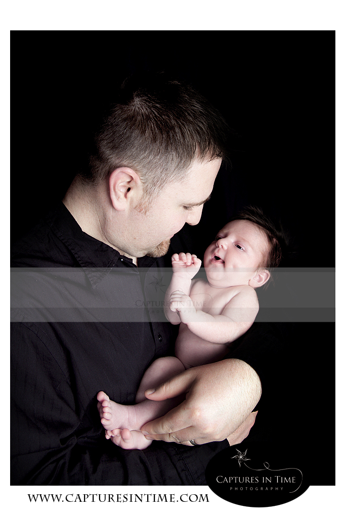 3 Weeks Kansas City Newborn Photographer dad holding baby with a dimple