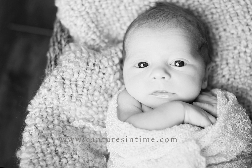 Kansas City Newborn and Mom Pictures black and white