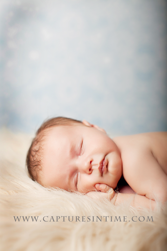 newborn-blue-background